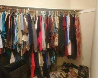 WOMENS CLOTHING - SIZE 8 TO 10 AND PLUS SIZED CLOTHING