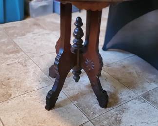ANTIQUE PARLOR TABLE