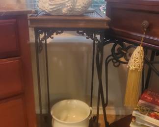 PEDESTAL STAND AND ANTIQUE CHAMBER POT