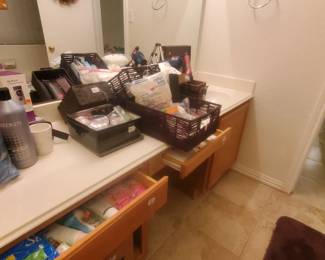 BATHROOM BUNDLES OF MISC ITEMS