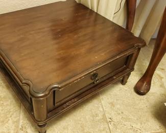 DECORATOR TABLE 24X24 