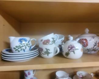 PORCELAIN TEA CUPS