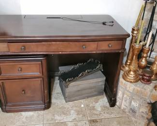 DESK WITH ROLLING FILE CABINET AND ELECTRICAL OUTLETS ON DESK