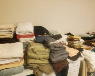 FLAT AND FITTED SHEETS BUNDLED