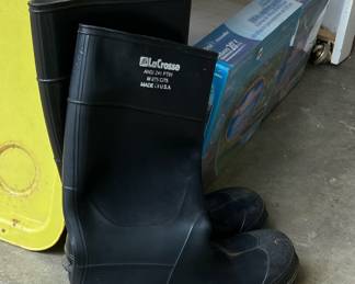 Steel toe rubber boots