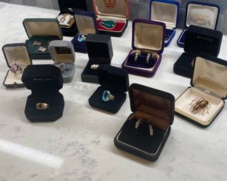 Fine rings, pendants and brooches