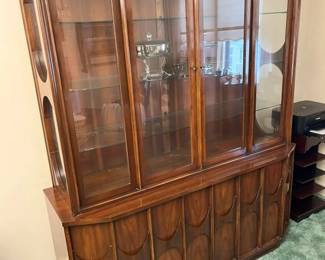 416 MCM Vintage China Cabinetmin