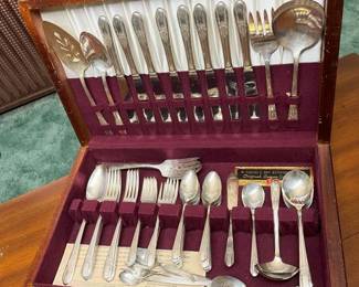 416 W.M. Rogers Silverplate Chestmin