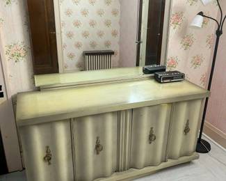 416 Bassett 6Drawer Lowboy With Mirrormin