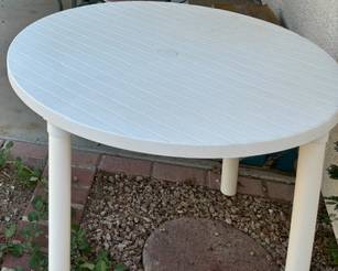 White plastic round patio table 