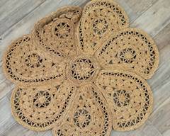 Flower shaped jute rug 