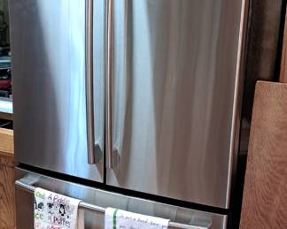 Appliances-Side-by-side refrigerator, washer and dryer and freezer. LG trfrigerator