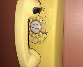 Vintage 1960's Southwestern Bell rotary dial phone