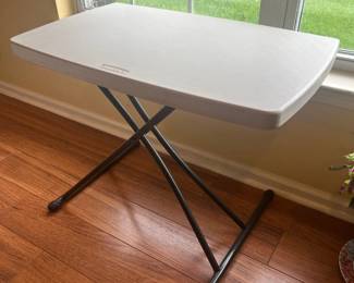 Folding table