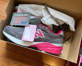 NWT Womens New Balance Sneakers
