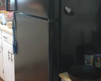 Very nice black Frigidaire refrigerator with ice maker does have the original handle it was never put on $150 firm