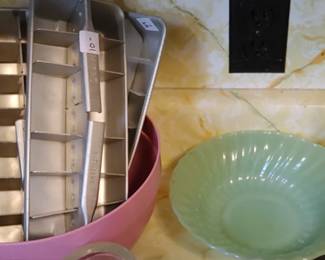 Vintage ice tray and jadeite swirl Bowl does have a chip