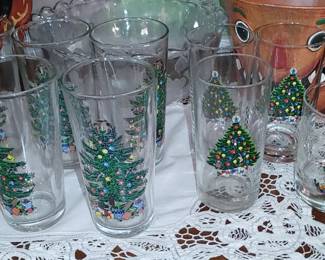 6 Vintage Badcock Christmas Holiday 16oz Drinking Glass Lot Of 