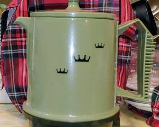 Vintage~Regal Poly Perk~2-4 Cup Coffee Pot with 2 Cups & Plaid Carry Bag~Hot Pot
( 2 green cups not pictured) 