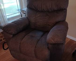 Lazy Boy recliner (new 5/24)