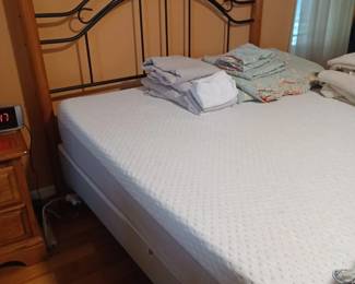 Queen adjustable bed.