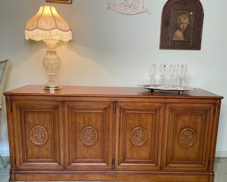 Henredon walnut vintage buffet sideboard 