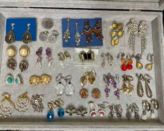 Vintage clip on earrings 