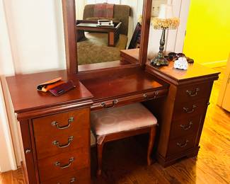 Coaster Fine Furniture Vanity set with lined drawers