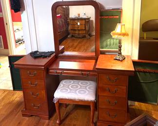 Coaster Furniture jewelry vanity with 5 hidden jewelry compartments, so cool!!