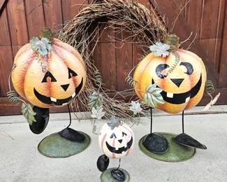 Ready for Halloween Lot! Three Fun Bobble Head Pumpkins and LARGE 34" Dried Branch Wreath