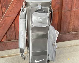 Like new Nike golf bag