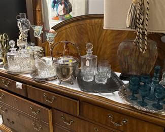 Drexel Heritage Walnut Dresser & Matching Queen 4 Poster Bed - Lots of Crystal & Trays 