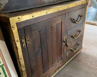 Campaign chest 