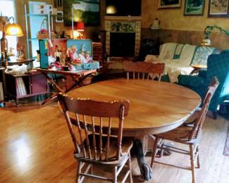 Oak table 4 chairs 