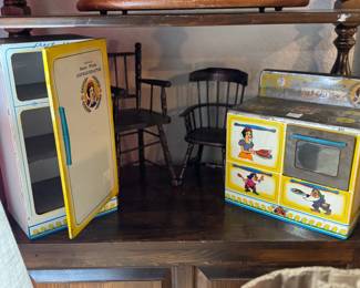 Wolverine Toys Retro Vintage Walt Disney Snow White Tin Kitchen Playset Stove & Refrigerator