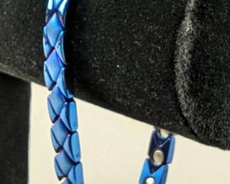 D Plus Womens Designer Stainless Steel Magnetic Therapy Bracelet