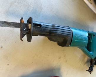 Makita saw saw