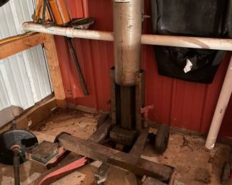 Gray 200 Porta Matic. To lift autos up to 5,000 pounds