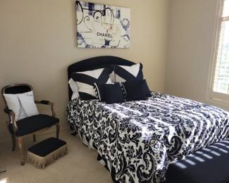 Darling queen size bed