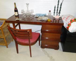 Just look at all that Mid Century Modern vibe in this desk. We have never seen anything like this