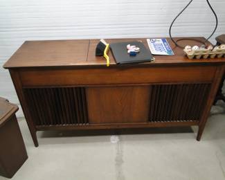 Looking for a project buddy, to make this wonderful stereo cabinet smile again
