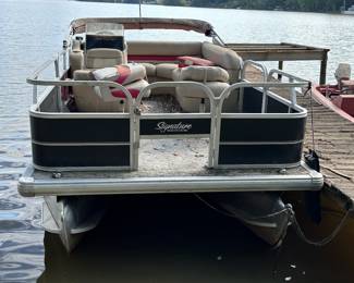 2013 Sun Tracker Pontoon Boat. 16'7" Class I