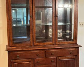 China cabinet with mirrored back