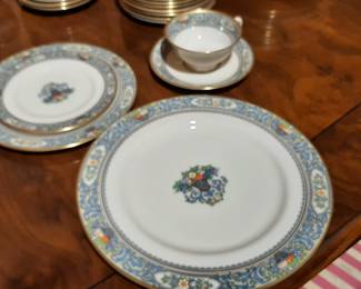 Absolutely Gorgeous Lenox Autumn Pattern. Service for 12.