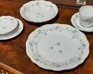 Johann Haviland Bavaria, Germany, Blue Garland Pattern.
Service for 8.