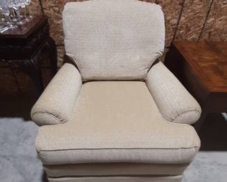 Comfy Smith Brothers Armchair.
Need to see in person. Fabric doesn’t show well in picture.