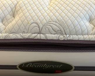 Ultra plush Beautyrest mattress , boxsprings. Clean, like new. King size. 