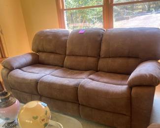 Reclining  ends sofa