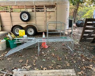 2 axle large horse trailer. Brakes on  one axle