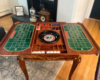 AMAZING GAME TABLE OPENS TO CHESS, CHECKERS, BACKGAMMON, POKER & ROULETTE